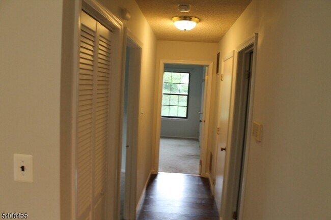 Building Photo - 55 Crabapple Ln