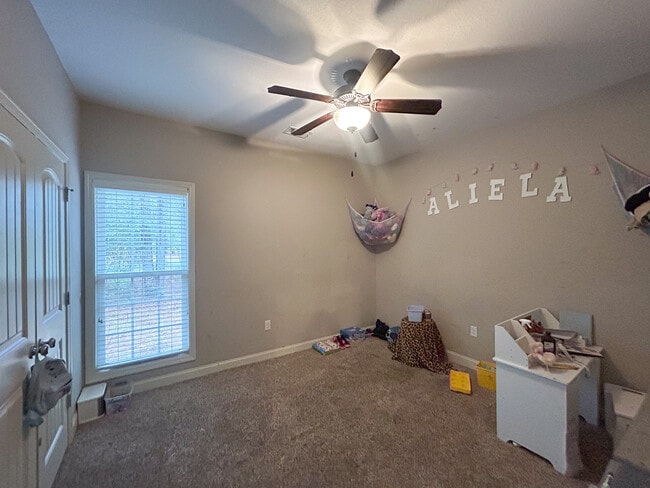 Building Photo - 101 Sweet Briar Trail