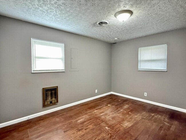 Building Photo - 103 York Dr