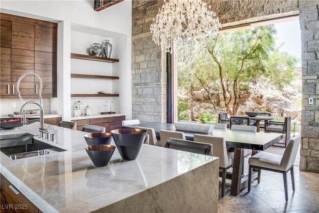 Building Photo - 5 Promontory Pointe Ln