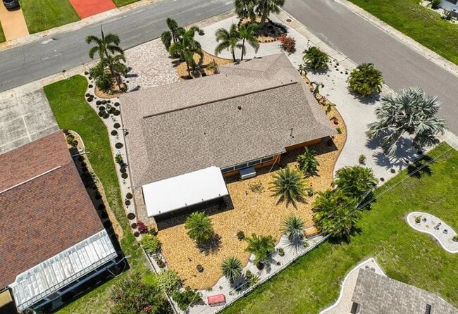 Building Photo - 1801 El Rio Dr