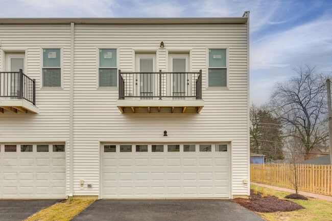 Building Photo - 4727D Yender Ave