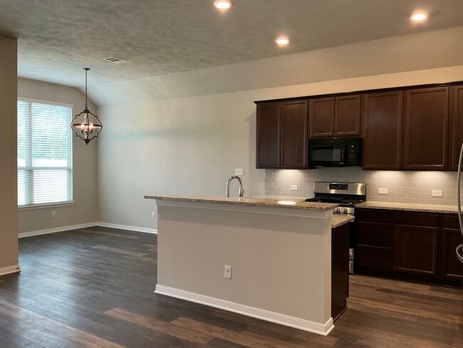 Building Photo - AVAILABLE NOW! 4-Bed 3-bath in Creek Meadows