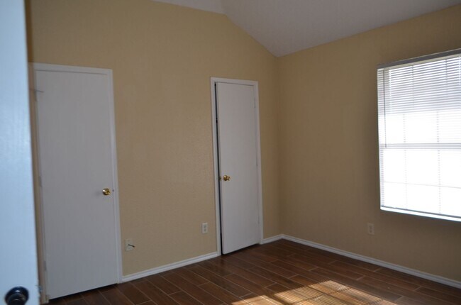 Building Photo - 4400 Alan Kent Dr