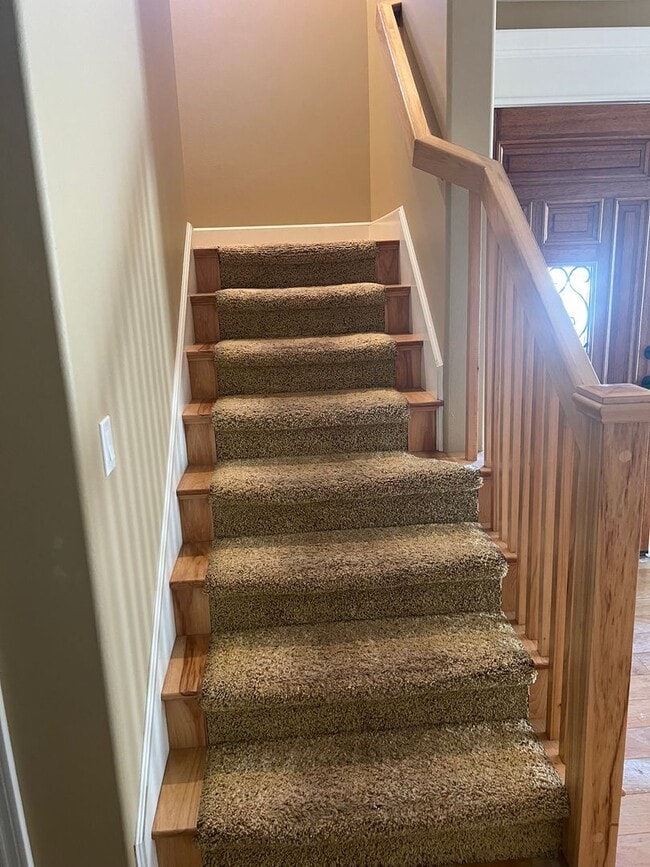 Building Photo - Custom home 1 block to ocean