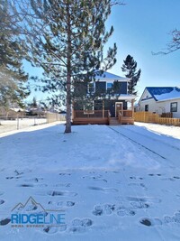 Building Photo - Remodeled home with large dining and livin...