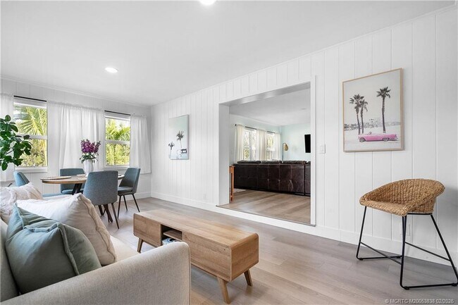 Building Photo - 901 E Madison Ave