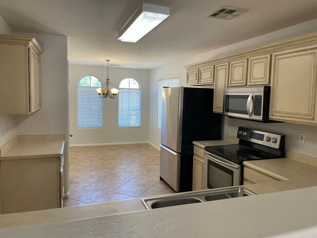 Building Photo - Gilbert 3 Bed and 2 Bath Home