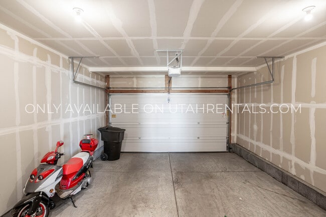 Building Photo - 1864 S 460 W