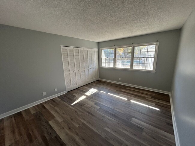 Building Photo - 1205 Tiffany Ln
