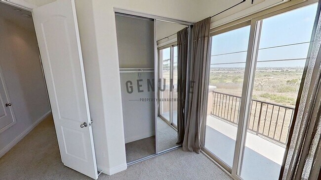 Building Photo - Spacious 3Bd 2.5Ba 2 Story Home w/ Fabulou...
