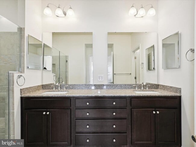 Building Photo - 25041 Tanager Ln