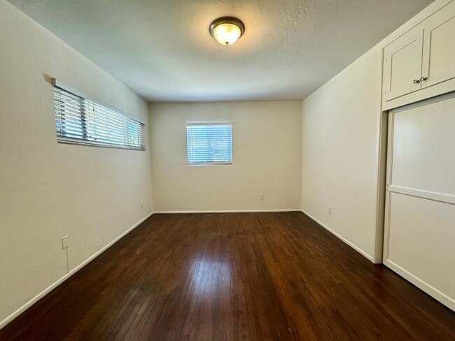 Building Photo - AVAILABLE NOW! BEAUTIFUL 3BD/1.5BA POINT LOMA HOME w/ GARAGE & LAUNDRY! SMALL PETS WELCOME!