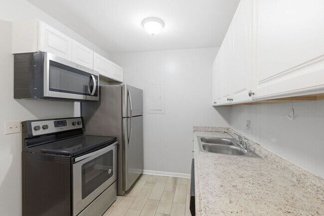 Building Photo - Hillsboro Village Modern 1BR - WALK TO VANDERBILT