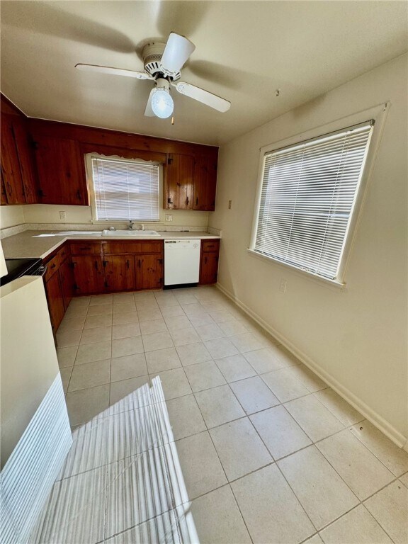 Building Photo - 16 Summit St