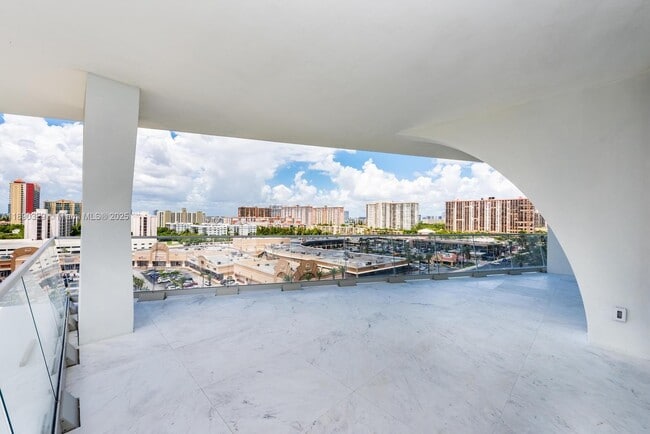 Building Photo - 16901 Collins Ave