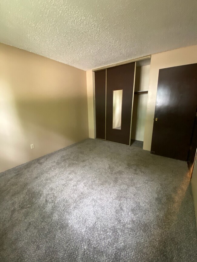 Building Photo - Vista Villa