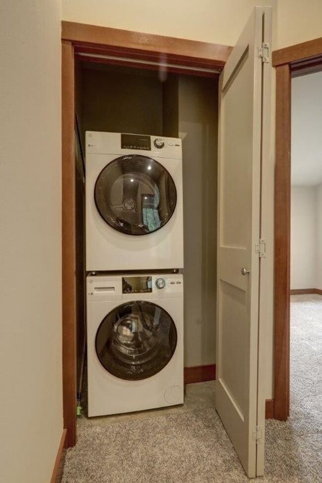 Building Photo - Stunning 3bd, 2.5ba Townhome Available in ...