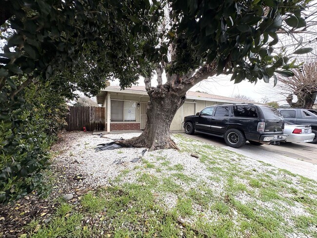 Building Photo - Very Nice 2bd/1ba Rancho Cordova Duplex
