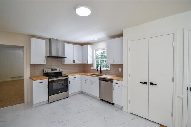 Building Photo - 17040 Birmingham Rd