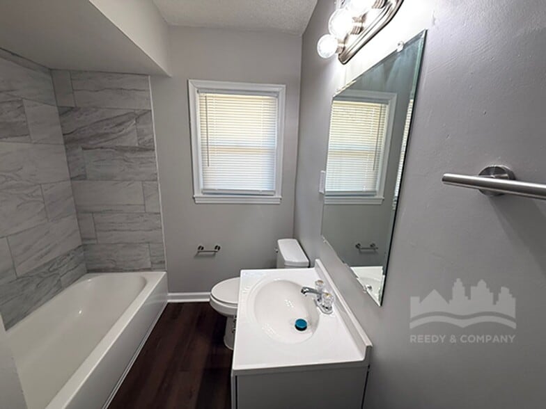 Building Photo - 3547 Barron Ave