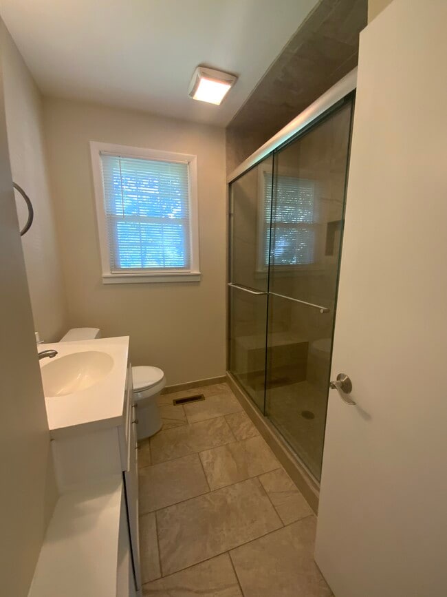 Building Photo - 962 Draughon Dr