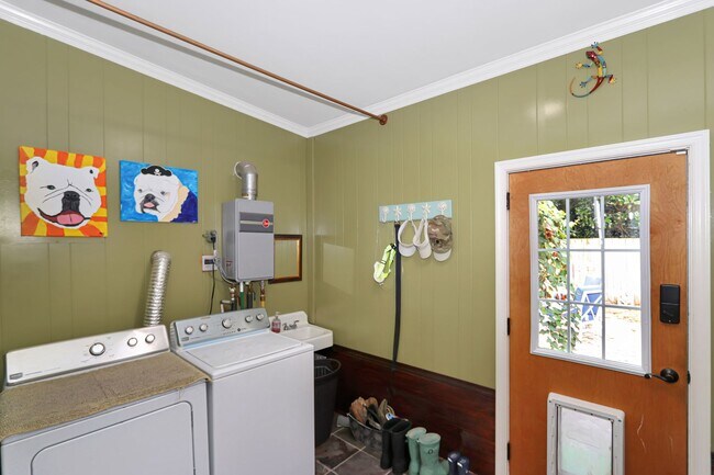 Building Photo - Beautiful Waterview Home on Chesapeake Ave. Contact Victoria Jenkins at (757) 525-7157 for more i...