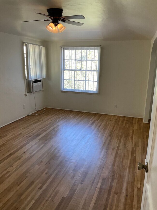 Building Photo - 2 Bedroom 1.75 Bathroom in Riverside