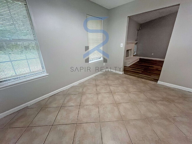 Building Photo - 10305 Wisteria Ln