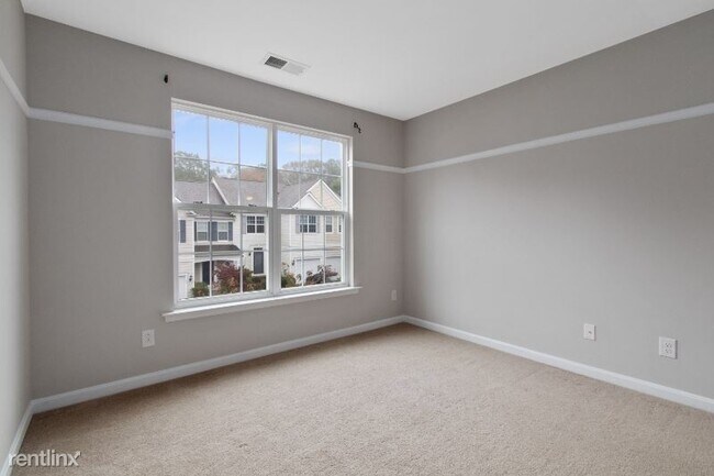 Building Photo - 3 br, 2.5 bath Townhome - 43 Shire Ct