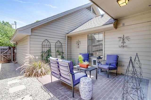 Building Photo - 1301 Belle Pl