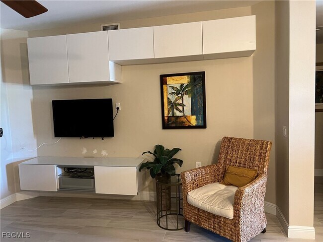 Building Photo - 11041 Gulf Reflections Drive