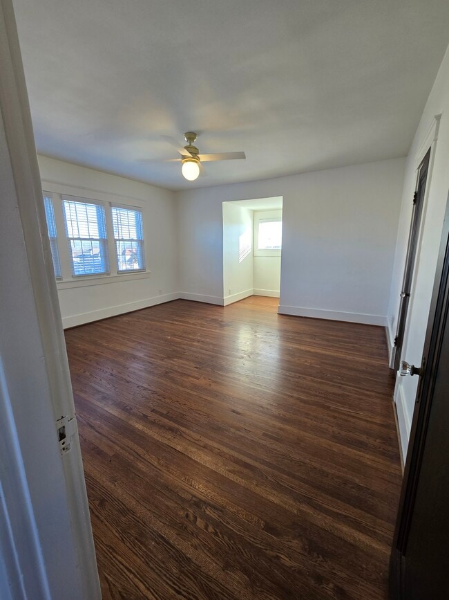 Building Photo - 1514 Sweetbriar Ave