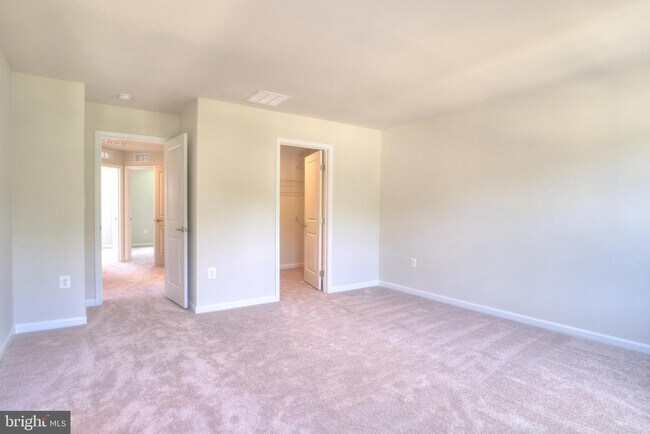 Building Photo - 2506 EMBER Ln