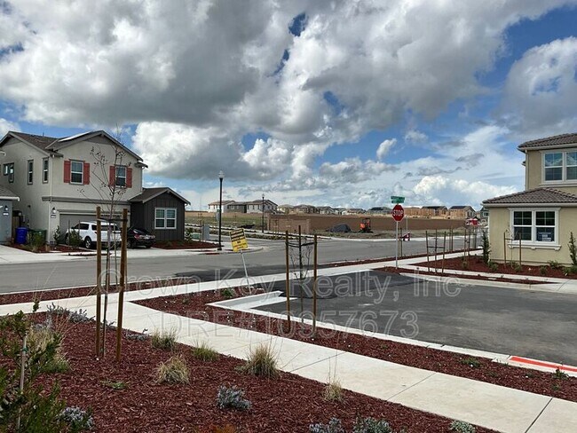 Building Photo - 7236 Diamond Ave
