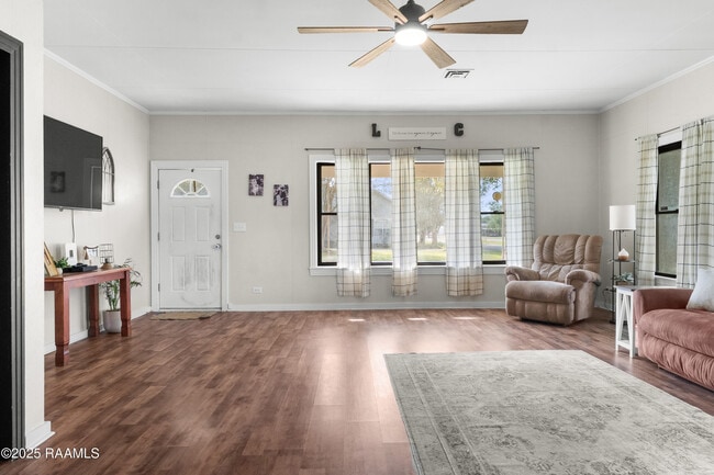 Building Photo - 501 Daspit St