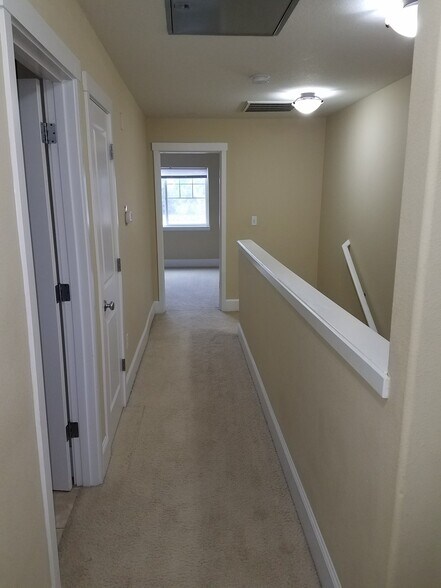 Building Photo - 18465 SW Stepping Stone Dr