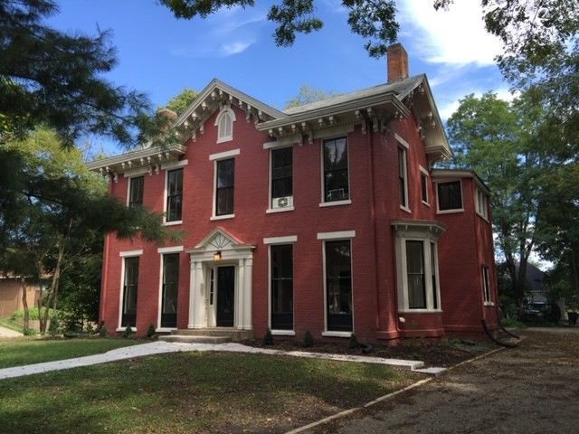 Building Photo - 304 S Summit St