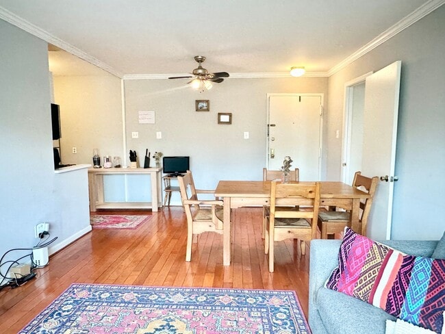 Building Photo - 1 Bed 1 Bath!  Pets Welcome!  Parking!