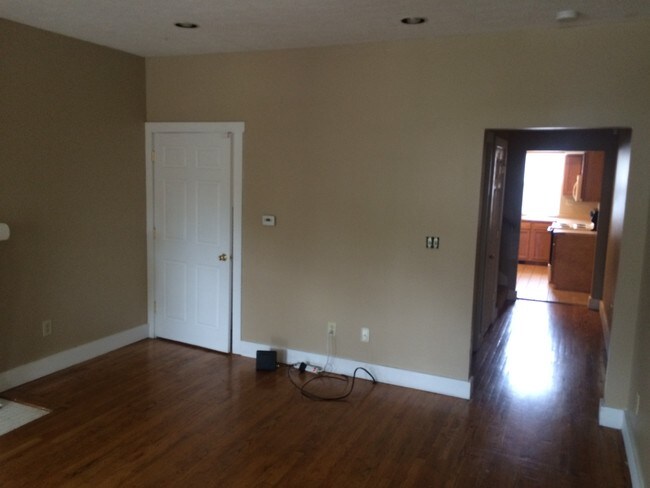 Building Photo - 1986 Summit St