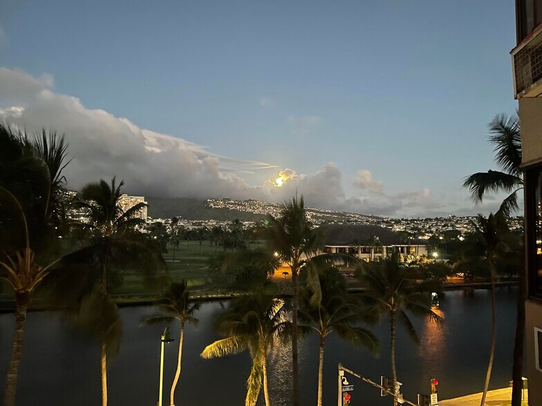 Evening view - 320 Liliuokalani Ave