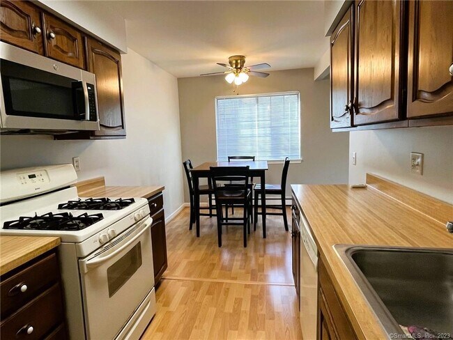 Building Photo - 7 Eden Ct