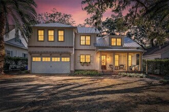 Building Photo - 1030 Village Oaks Ln
