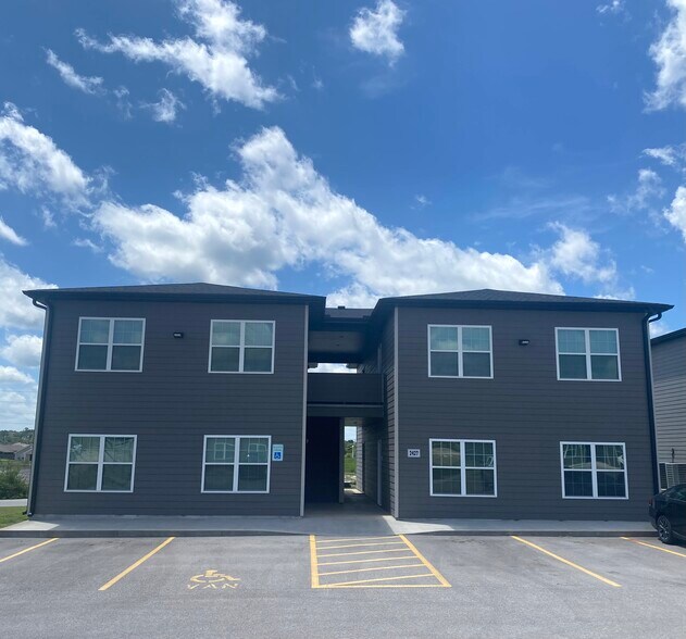 Building Photo - 2425 S Jackson Ave