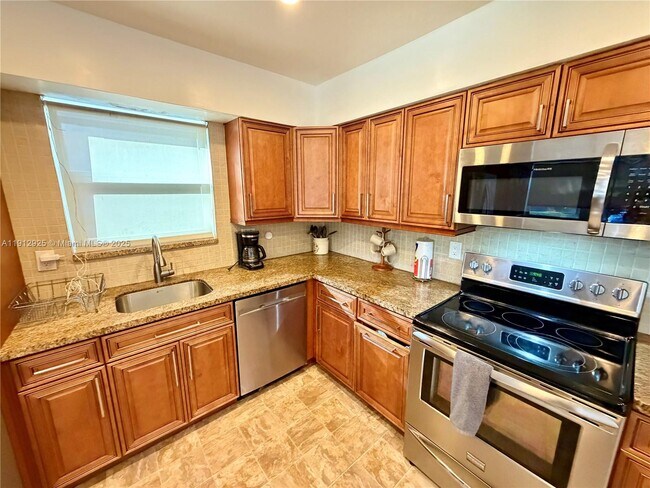 Building Photo - 45 SE 14th St