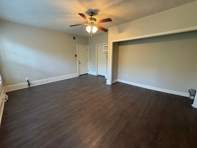 Building Photo - Large 3/2.5 House in S Rome $1,350