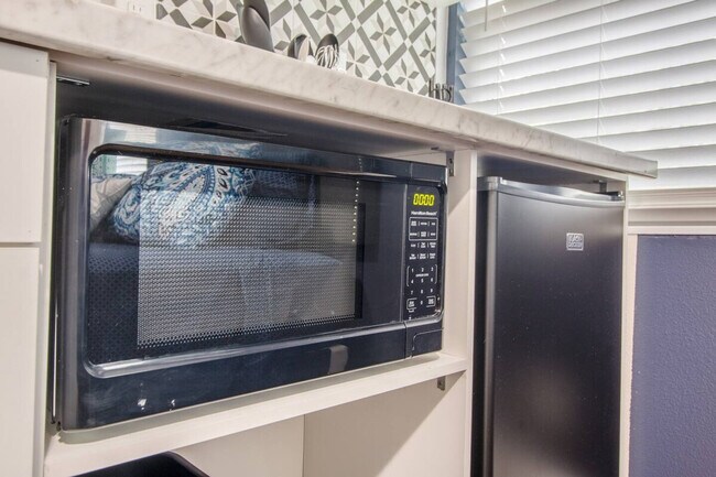 Building Photo - 2014 Newman St