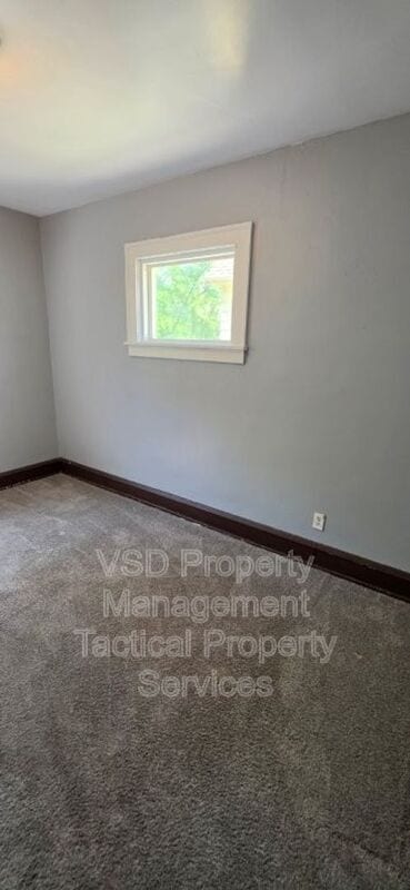 Building Photo - 4024 E 143rd St