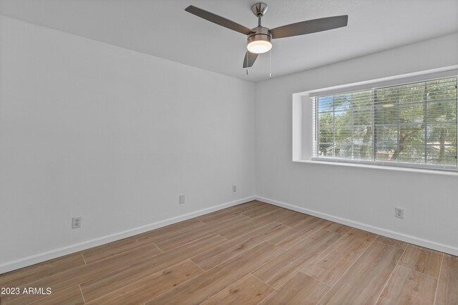 Building Photo - 860 N McQueen Rd