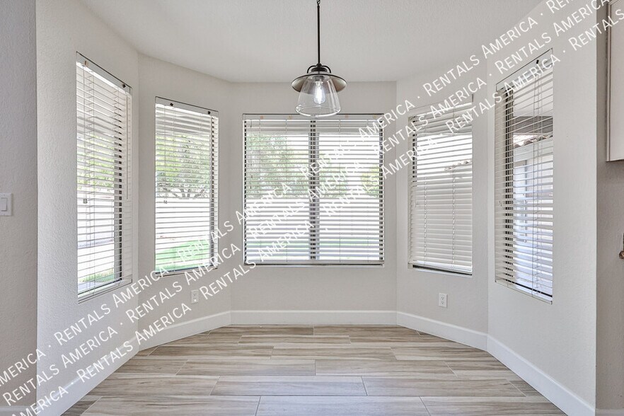 Building Photo - 3802 N Wintergreen Way